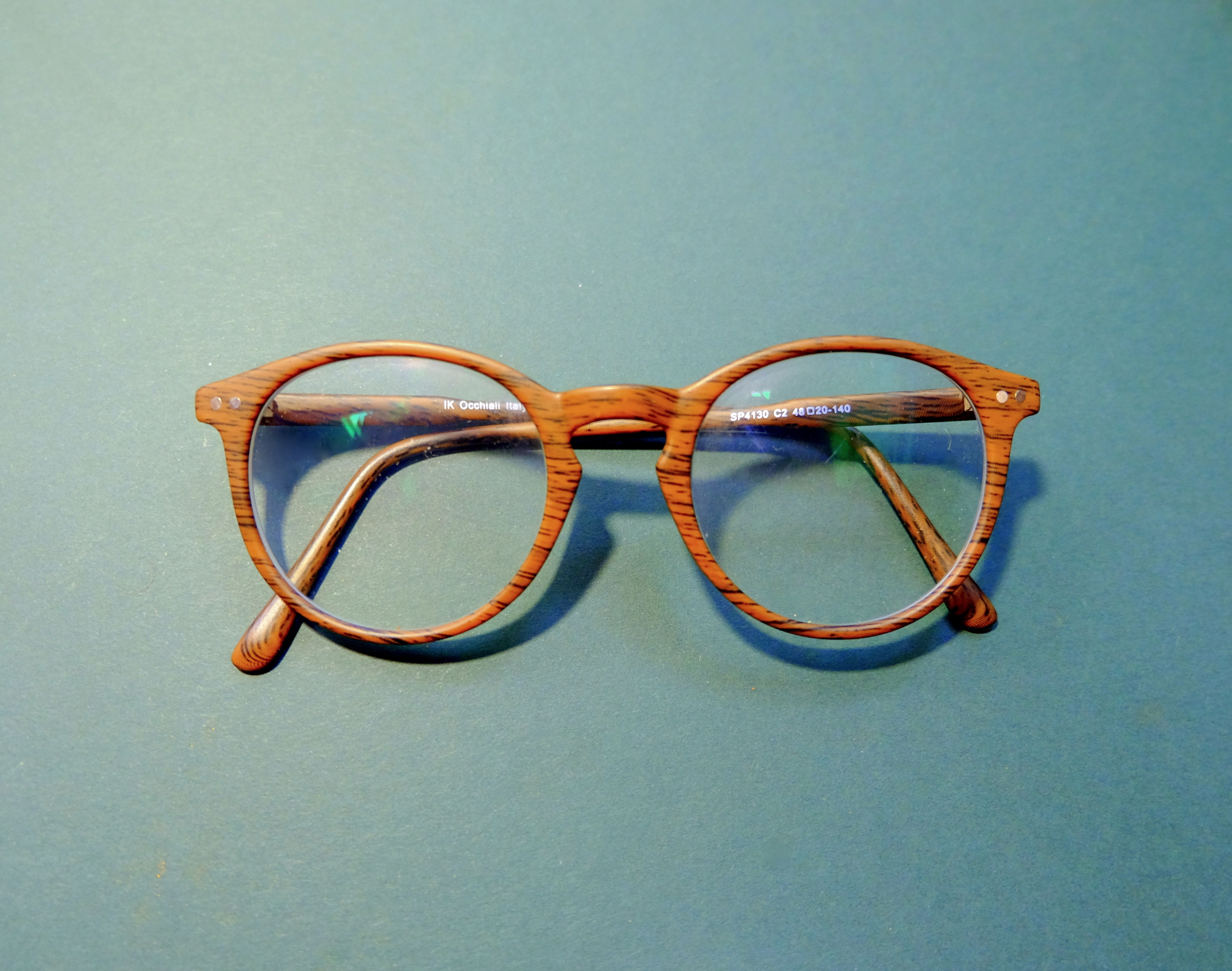 brown-framed-eyeglasses-947885